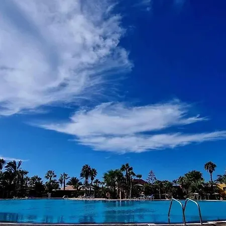 דירה Frangipani - With Terrace & Shared Pool