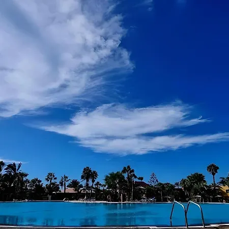 Frangipani - With Terrace & Shared Pool Apartamento *