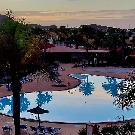 Apartamento Frangipani - With Terrace & Shared Pool