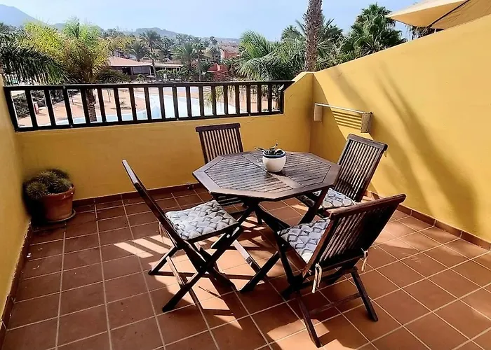Frangipani - With Terrace & Shared Pool Daire