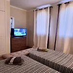 Apartman Frangipani - With Terrace & Shared Pool *