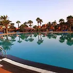 Apartman Frangipani - With Terrace & Shared Pool