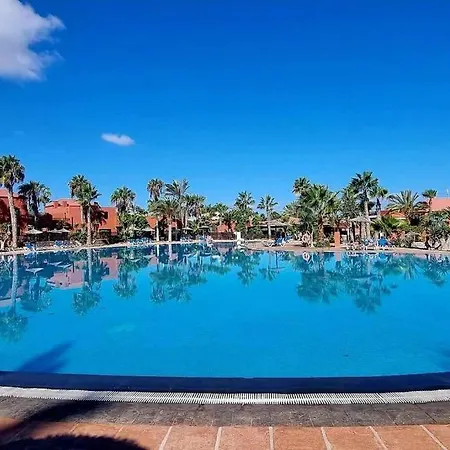 Frangipani - With Terrace & Shared Pool Daire